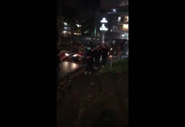 Gallina celebra su triunfo en Tu Cara Me Suena en la Fuente de la Hispanidad.