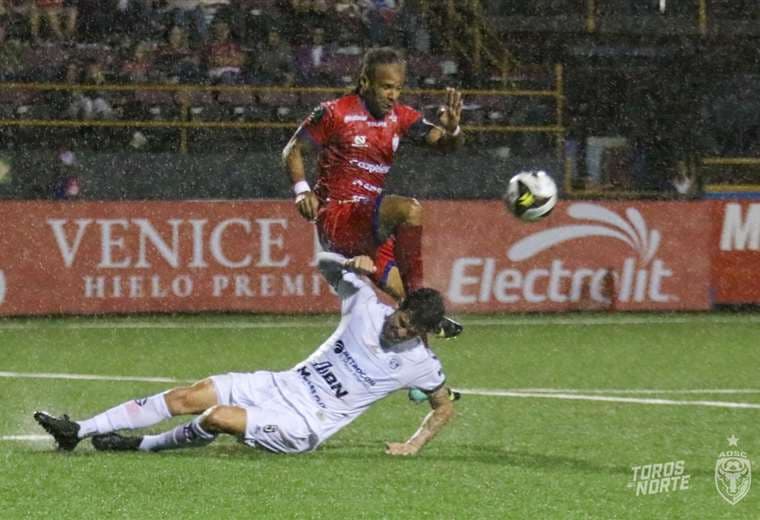 Sporting golea a San Carlos y lo hunde en la tabla del Apertura 2025 