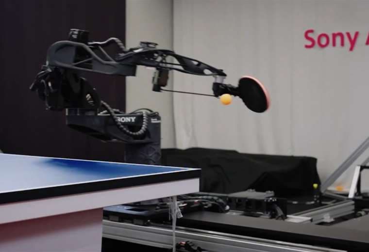 ¿Qué tienen en común un robot, un micrófono de colores y Taylor Swift?