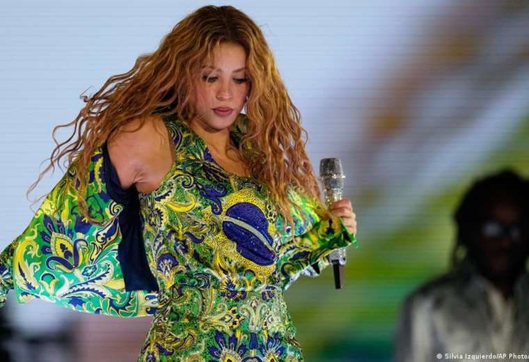 Shakira enciende Copacabana con megaconcierto gratuito