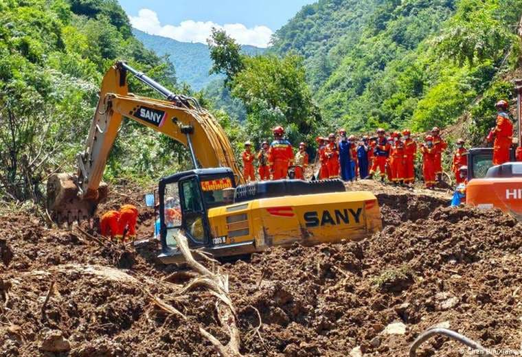 Deslizamiento de tierra deja 21 muertos en China