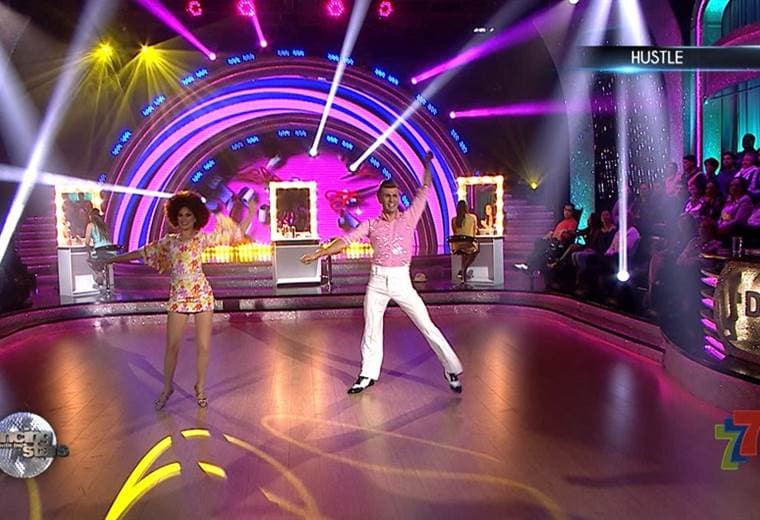 Víctor Carvajal recibió el primer 10 de la temporada por su hustle en Dancing With The Stars