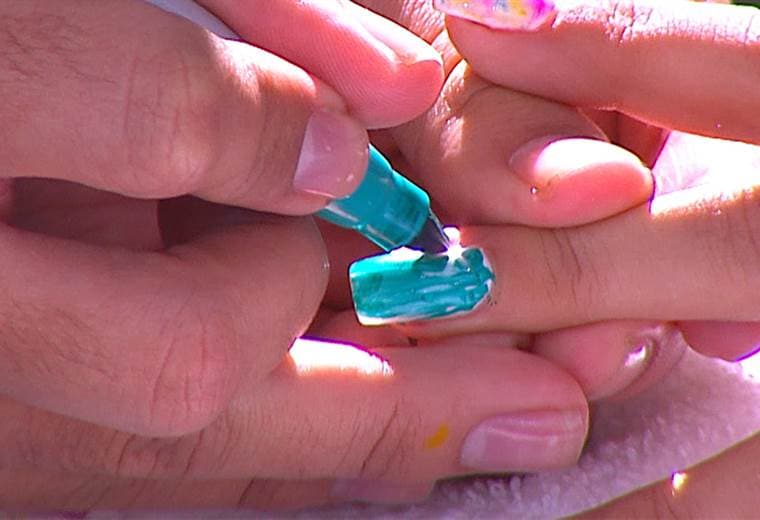 Le dejamos una nueva técnica para pintar las uñas con pilot permanente