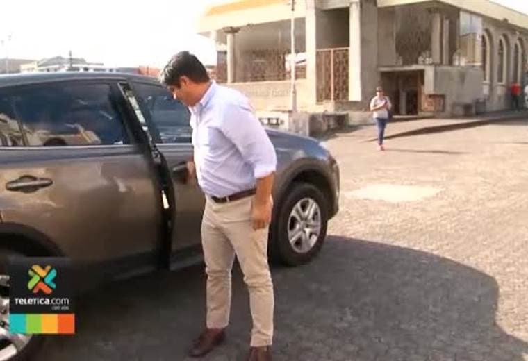 Carlos Alvarado fue a visitar a la virgen de la Basílica de Los Ángeles