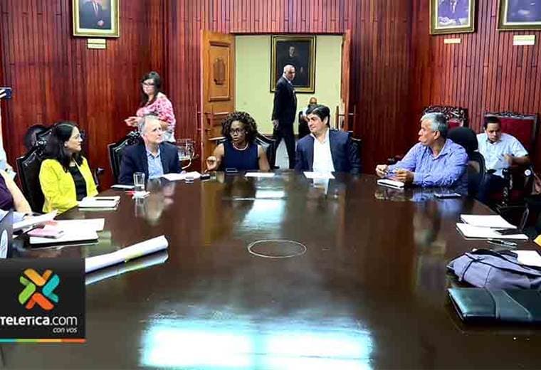 Carlos Alvarado se reunió con los futuros diputados de su fracción este lunes