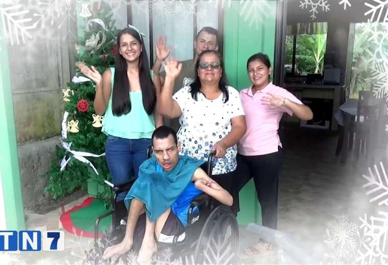 Madre y sus tres hijos recibieron la casa que tanto soñaban