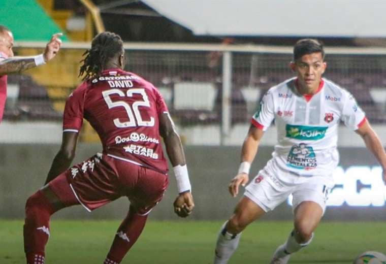 La Sele: Lesión de Barlon le abre la puerta a Alonso Martínez