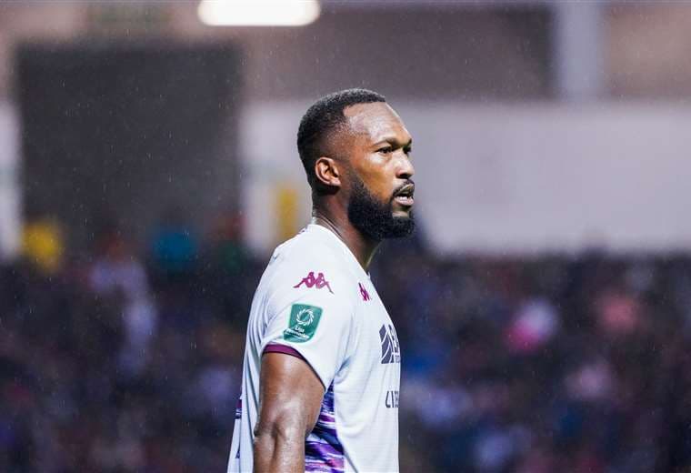 Kendall Waston envió sentido saludo a joven de Saprissa por pérdida familiar