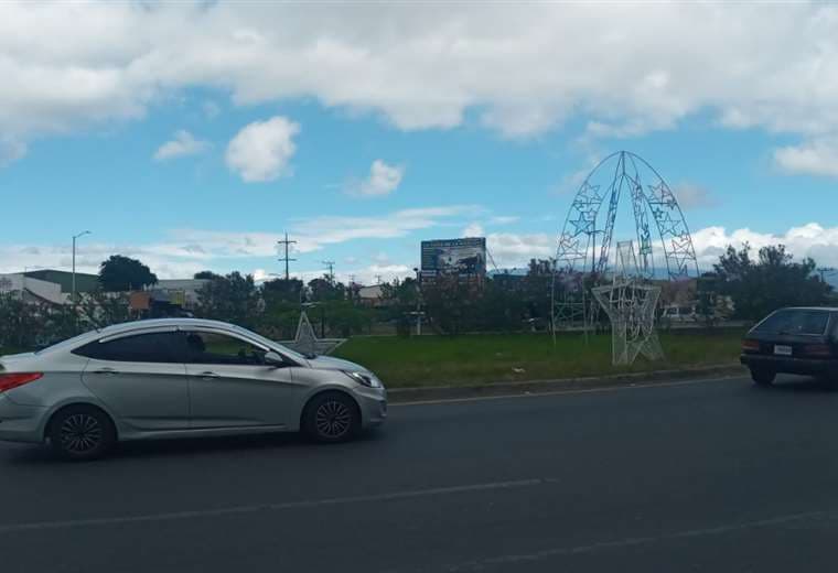 Robos y vandalismo obligan a CNFL a quitar decoración navideña de rotondas