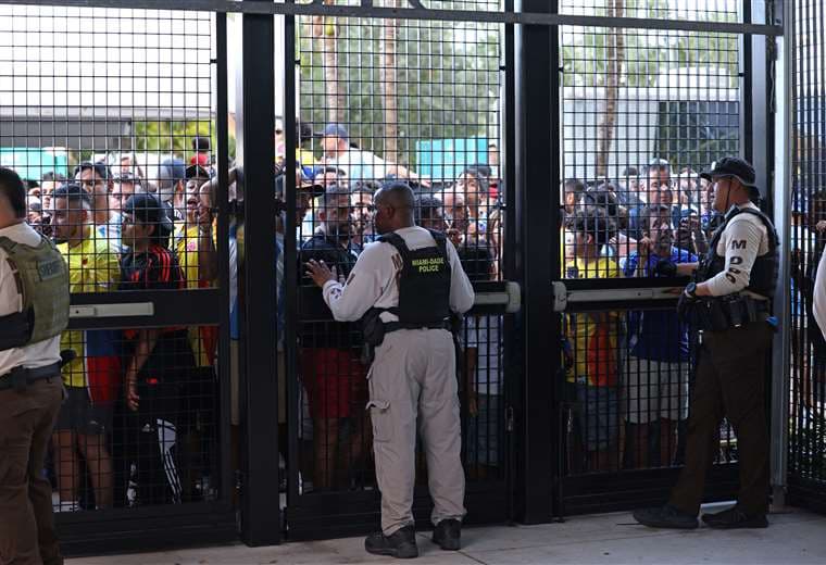 Aficionados demandan a organizadores de final de la Copa América por caos en el estadio
