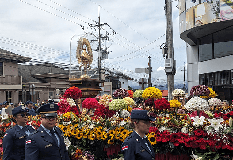 Así se realizó la tradicional Pasada de la Virgen de Los Ángeles en Cartago