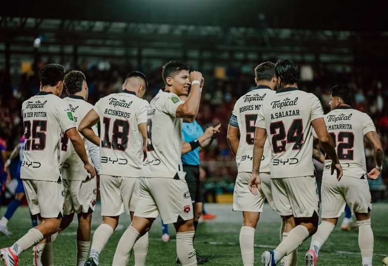 Alajuelense recibe al colero con la misión de defender su puesto en zona de clasificación