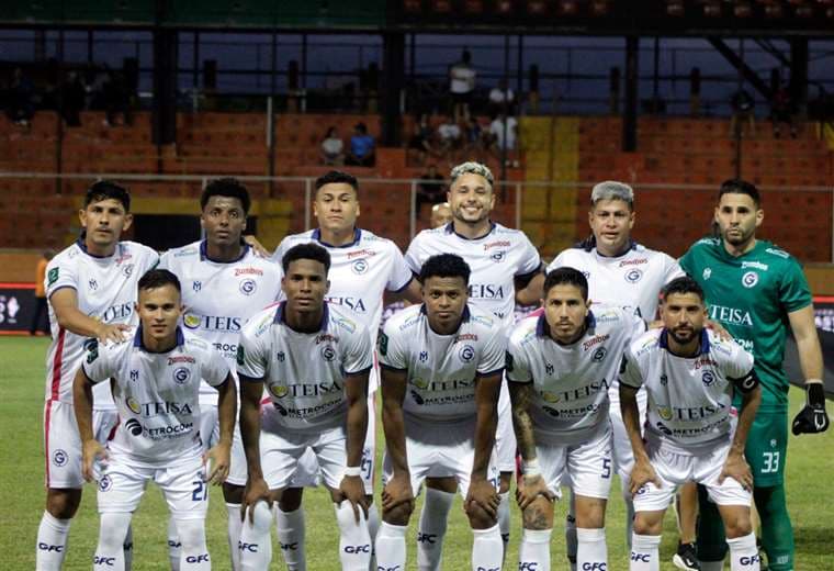 Guadalupe recibe a Pérez Zeledón con un pie en la Segunda División