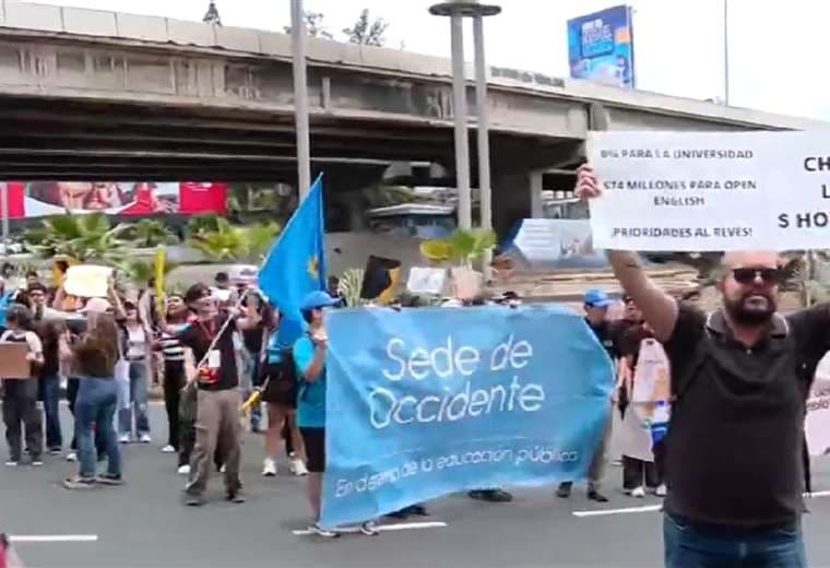 Marcha universitaria en defensa del FEES colapsa San Pedro