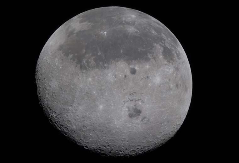 Cráter lunar nombrado en honor de la difunta esposa del comandante de Artemis II