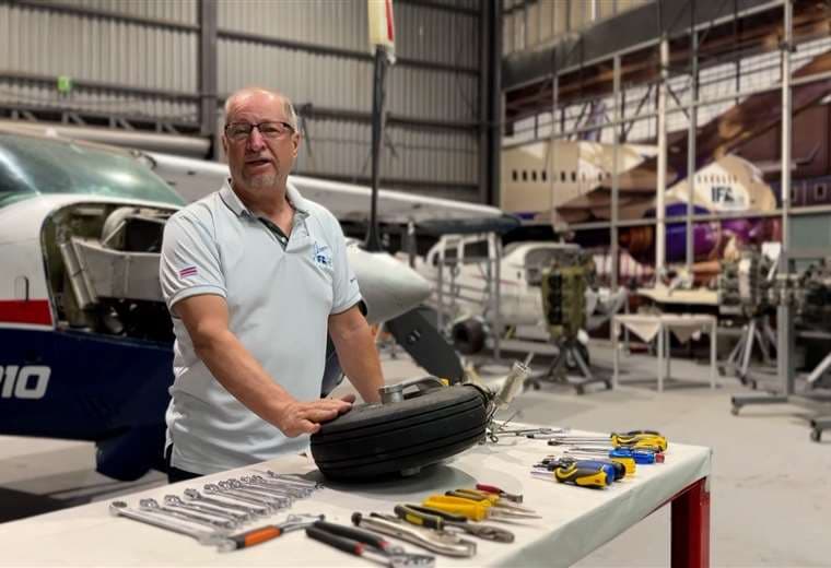Lo que un mecánico de Heredia construyó hace 30 años hoy forma a más de 3.000 jóvenes en aviación