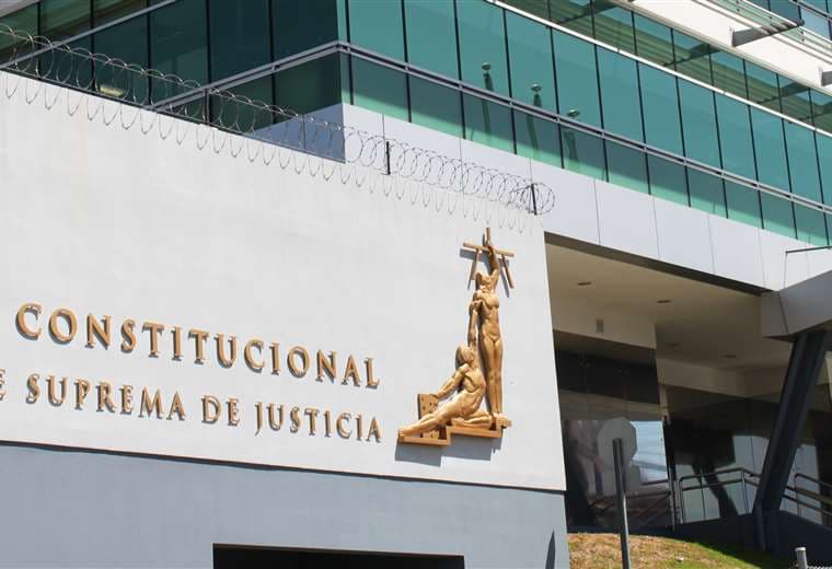 "Las pavas tirándole a las escopetas": oposición rechaza denuncia de "golpe de Estado"