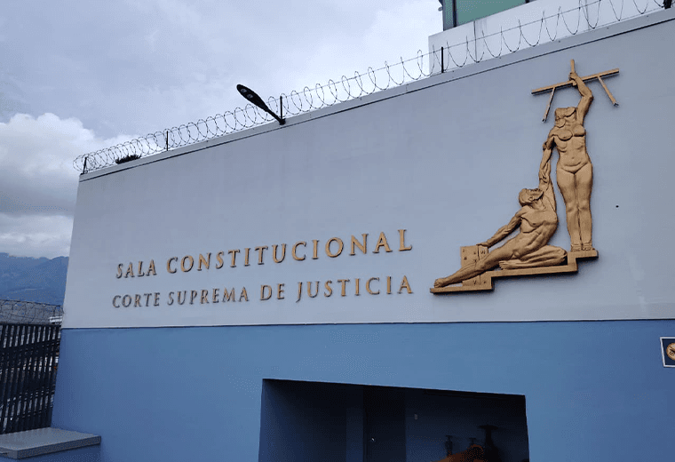 Jubilados del magisterio llevan a Sala IV reclamo por congelamiento de pensiones