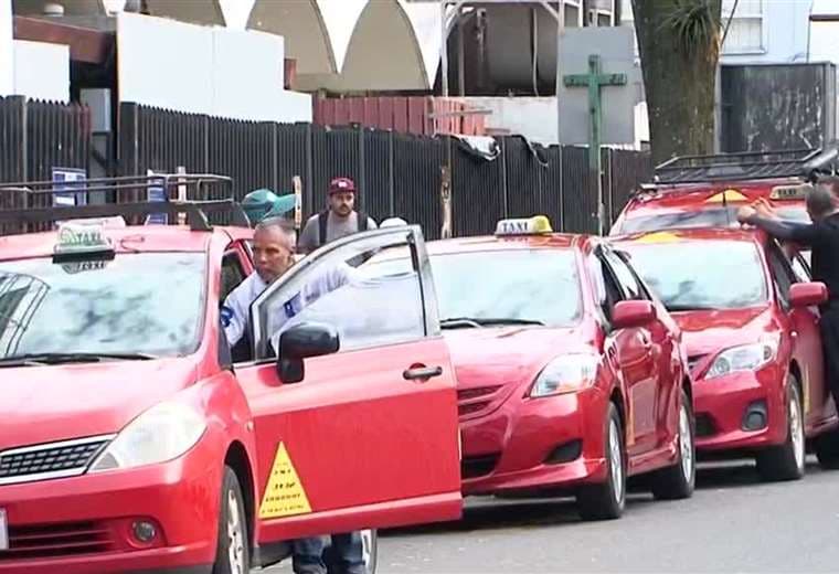 Taxistas y transportistas exigen a diputados una ley con reglas iguales para todos