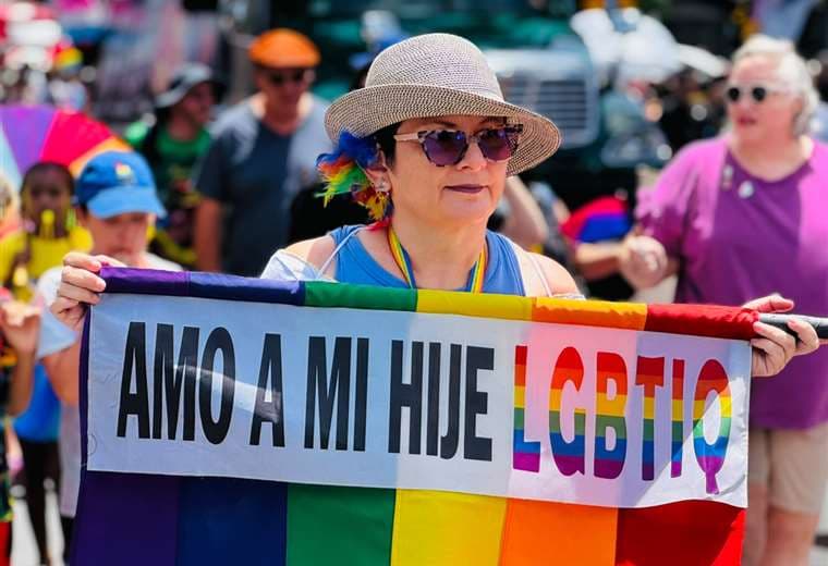 Entre consignas de igualdad y mucho color: Marcha de la Diversidad toma San José y pide frenar la discriminación
