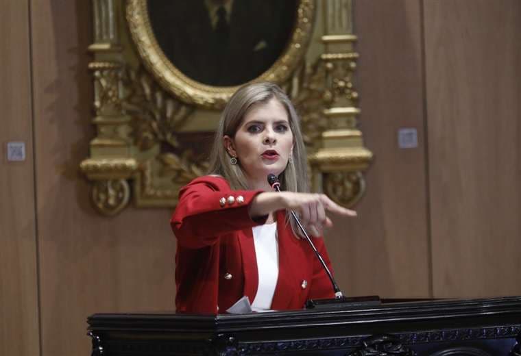 Laura Fernández denuncia "golpe de Estado" del Poder Judicial contra el Congreso