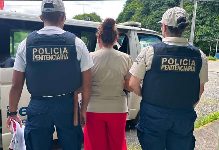 Detienen a funcionaria de Justicia sospechosa de ingresar objetos prohibidos a cárcel