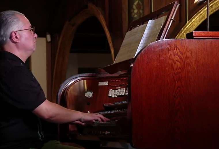El guardián del órgano de la Basílica suma 27 años de música para La Negrita