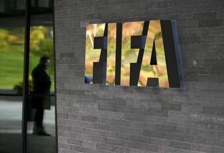 UEFA no perdona a Infantino pese a retirada de su plan de inversión privada