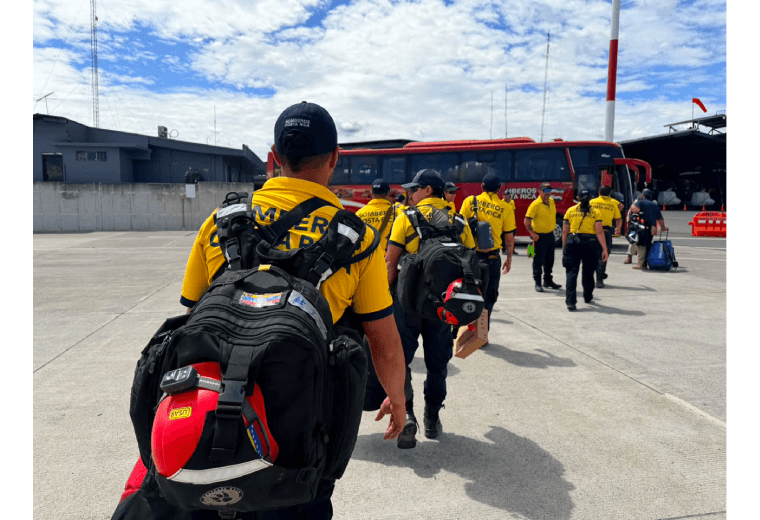 Bomberos regresan a Costa Rica tras culminar misión de rescate en Venezuela