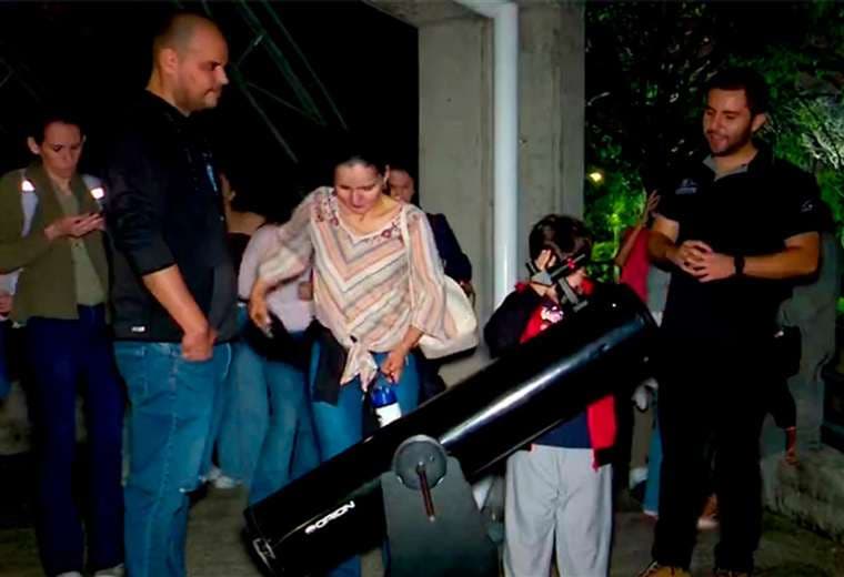 Visitantes del Planetario disfrutan al observar Venus y estrella Régulo