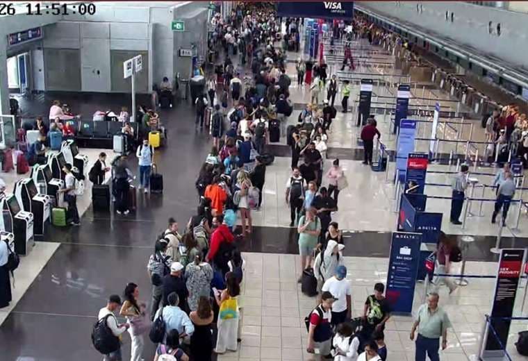 Caída en sistemas de Migración colapsó aeropuerto Juan Santamaría