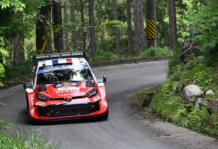 Piloto nueve veces campeón del mundo sufre grave accidente en Rally de Finlandia