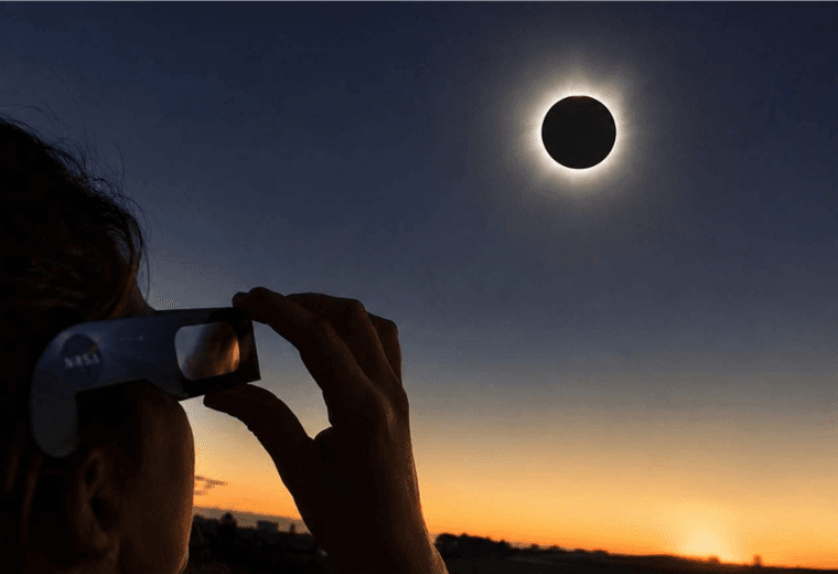 Ticos viajaron a España para ver eclipse total de Sol: "Lo planeamos hace dos años"