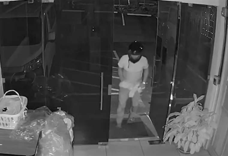 OIJ busca a hombre que sacó una caja fuerte de la Municipalidad de Santa Cruz