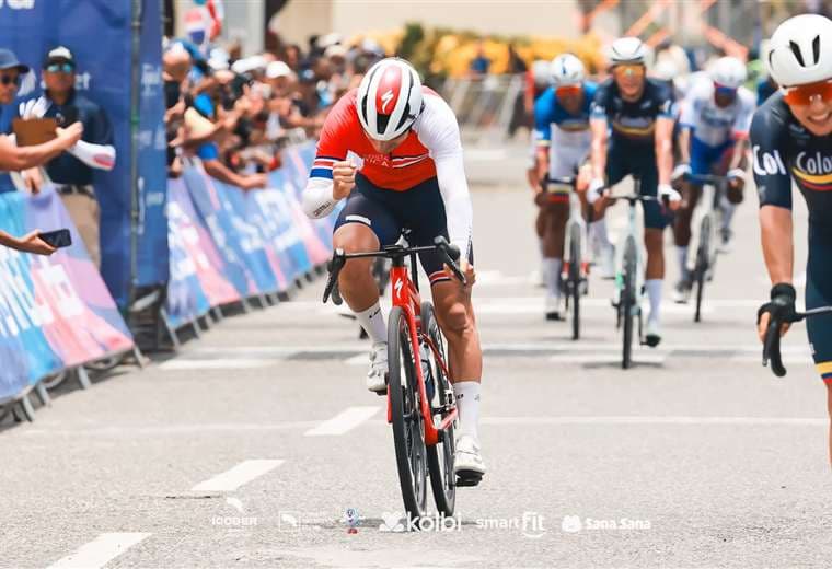 Joseph Ramírez gana medalla de plata en ciclismo de ruta. Foto: CON