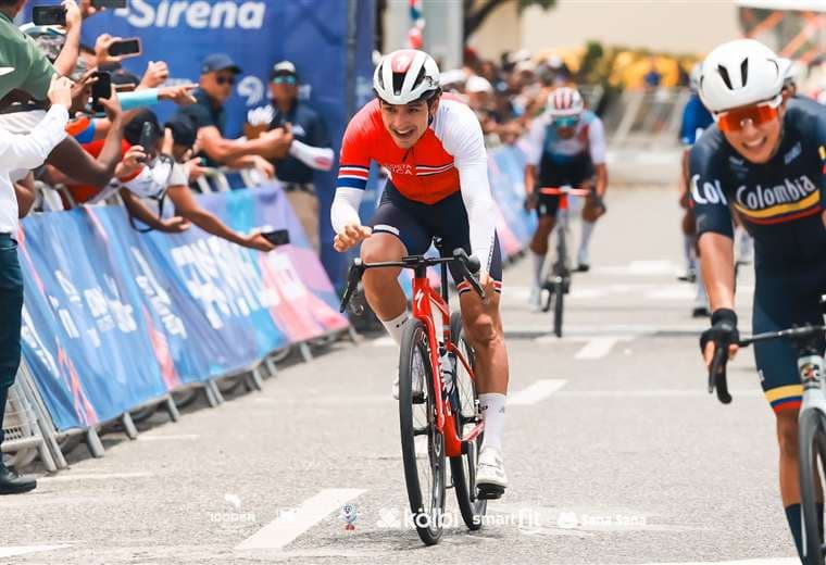 Joseph Ramírez gana medalla de plata en ciclismo de ruta. Foto: CON
