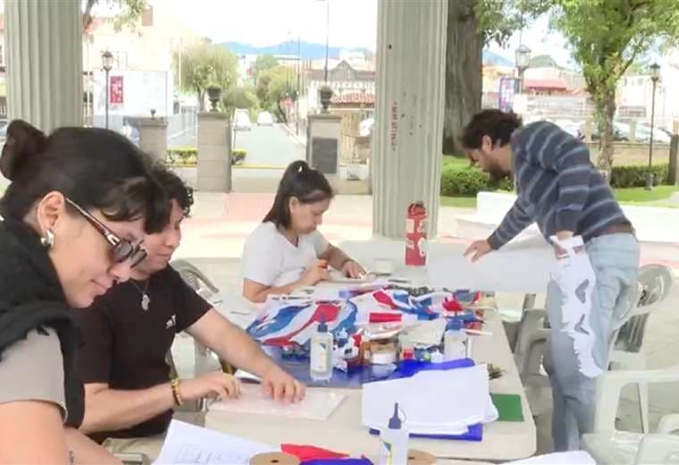 Parque Morazán se llena de creatividad y patriotismo previo a la Faroleada