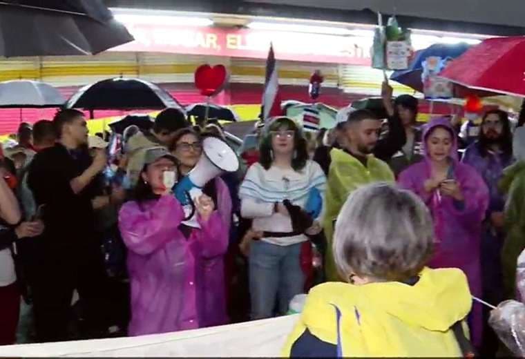 Denuncian restricciones para ingresar con mensajes críticos al Gobierno a faroleada de Cartago
