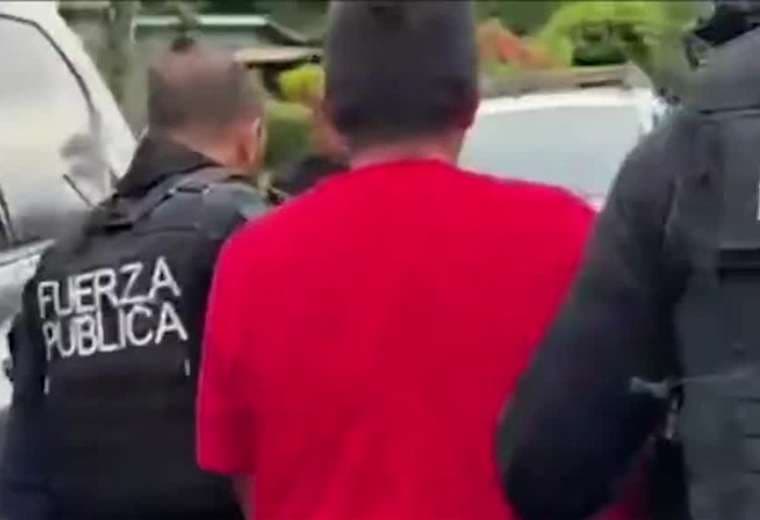 PCD detiene a funcionario municipal sospechoso de vender drogas en Montes de Oro