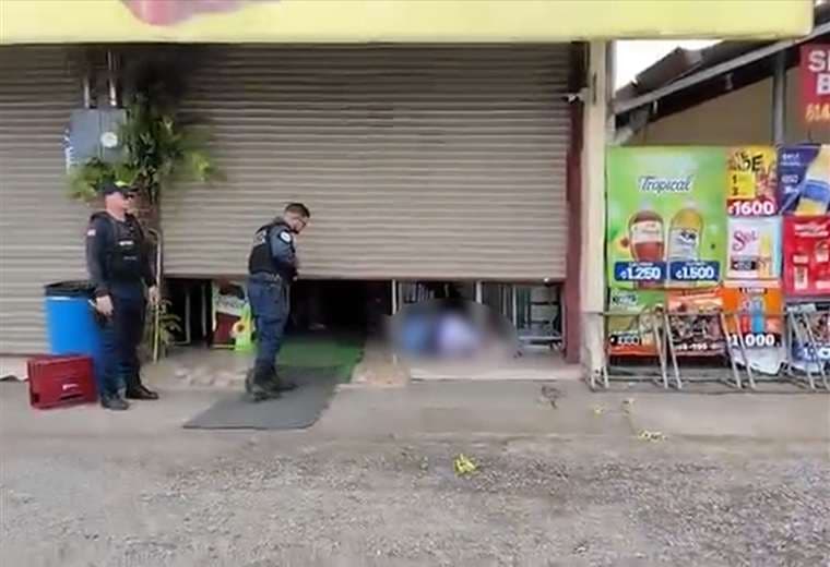 Ataque armado frente a supermercado deja un muerto y una herida en Guácimo