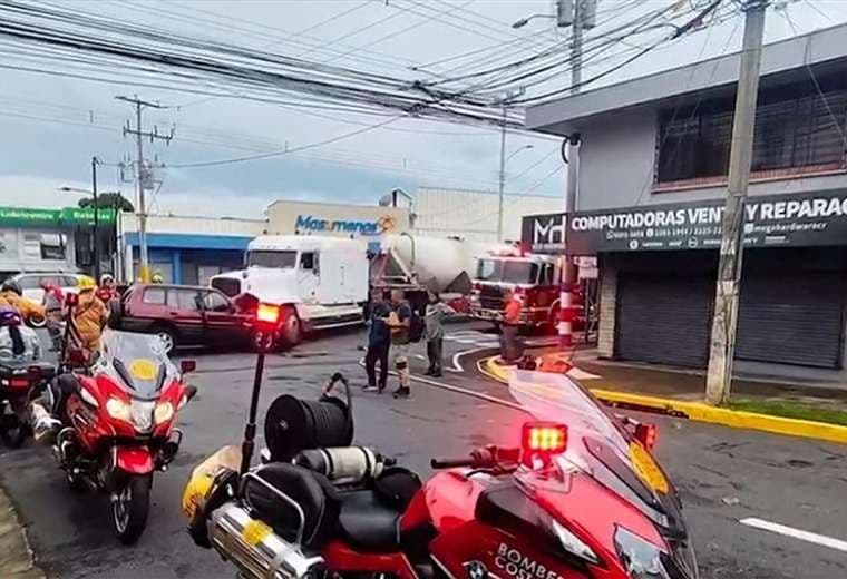 Video: Camión grabó violento choque frontal en San Pedro