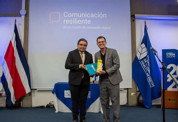 Periodista de 'Calle 7 Informativo' reconocido en Premios de la Comunicación