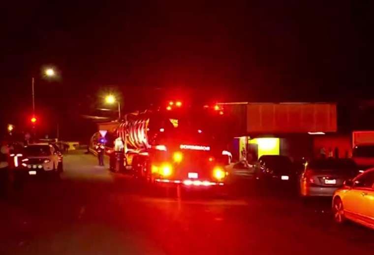 Incendio consume casa, apartamentos y cuartería en Tejar de El Guarco, Cartago