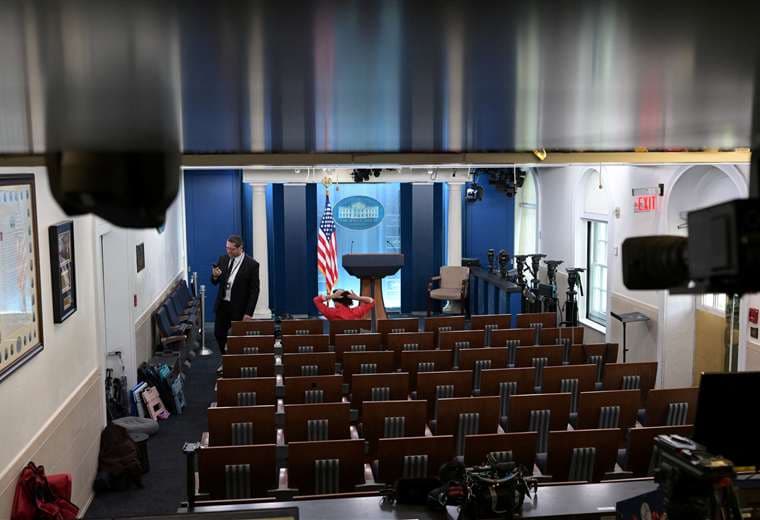 Piden a juez que levante prohibición de Trump contra medios en la Casa Blanca