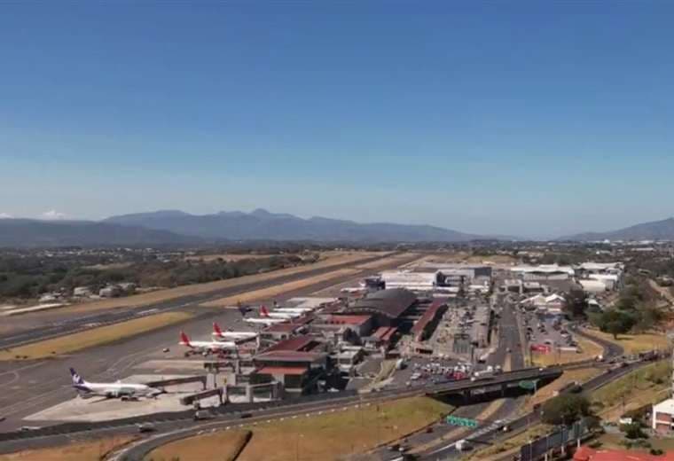 Reportes de drones cerca del Juan Santamaría aumentan este año