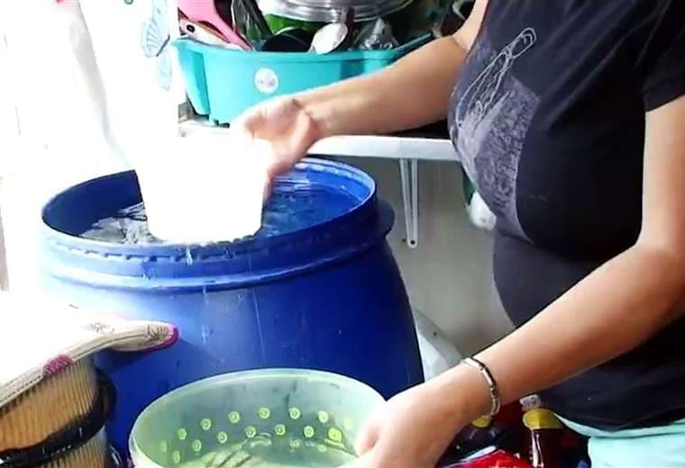 Colegio de Químicos alerta sobre riesgos de almacenar agua ante racionamientos