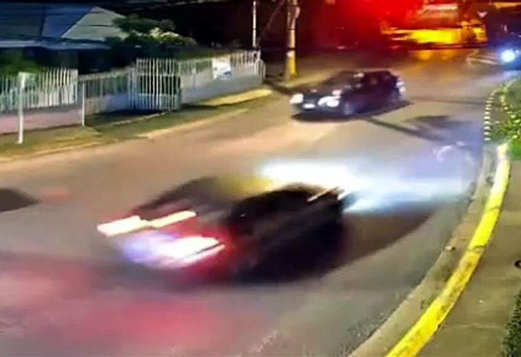 Familia pide ayuda para encontrar a conductor que chocó a motociclistas y se dio a la fuga